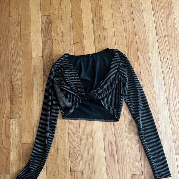 Forever 21 long sleeved crop top black striped shimmer - Picture 1 of 5